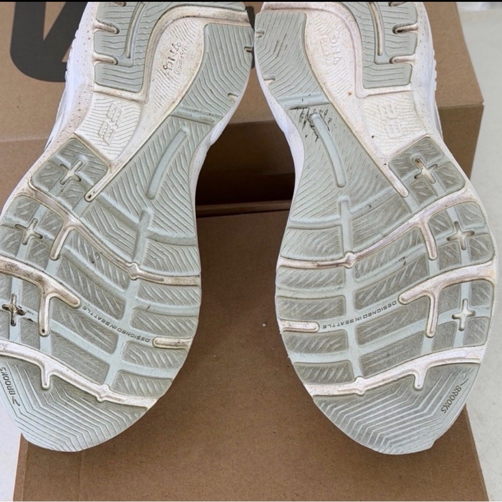 ⭐️ Brooks Adrenaline GTS 23 Running Shoes Women Size 7.5 B White (B15) - Picture 10 of 12